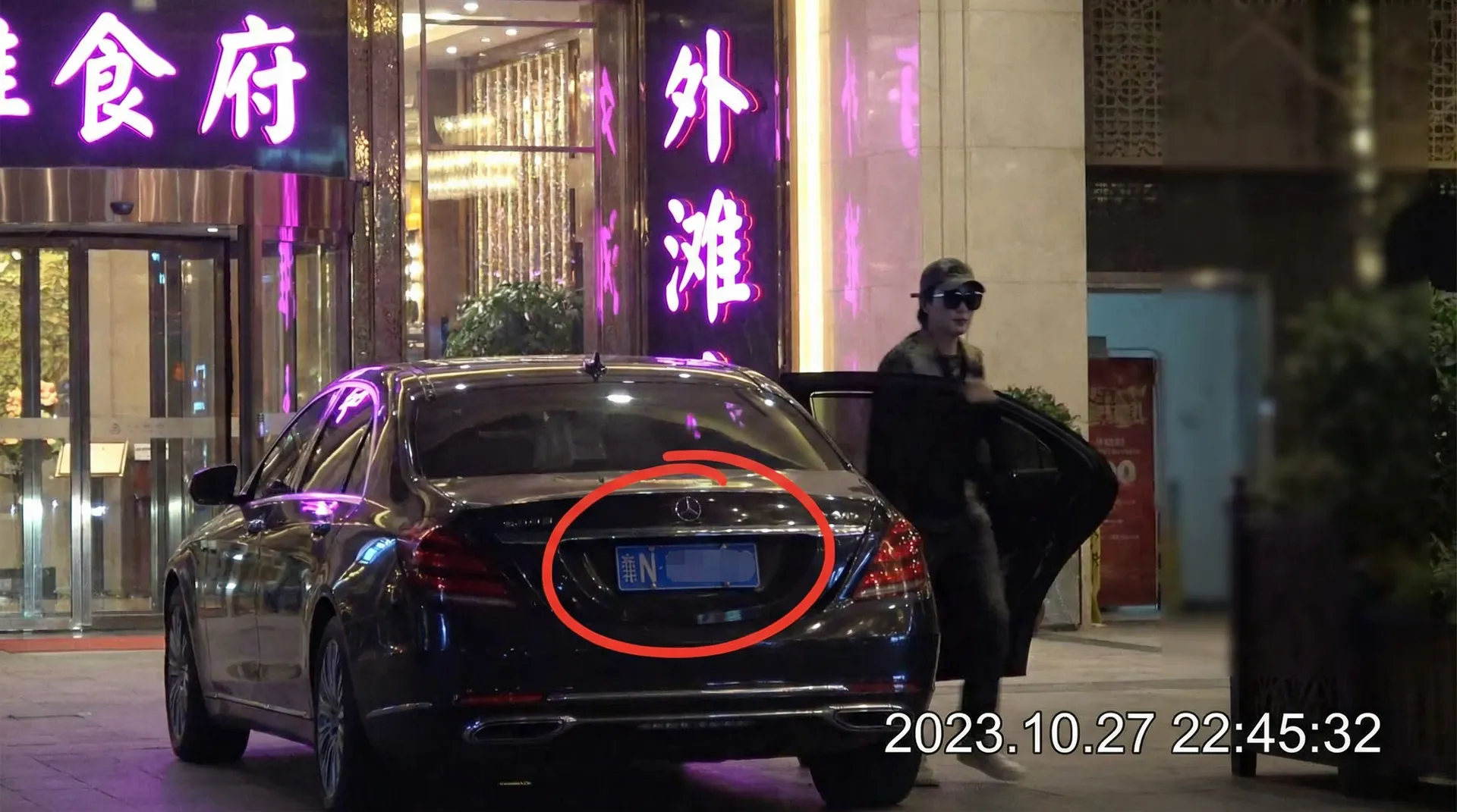 必赢亚洲平台 - 豪车餐厅外偷拍